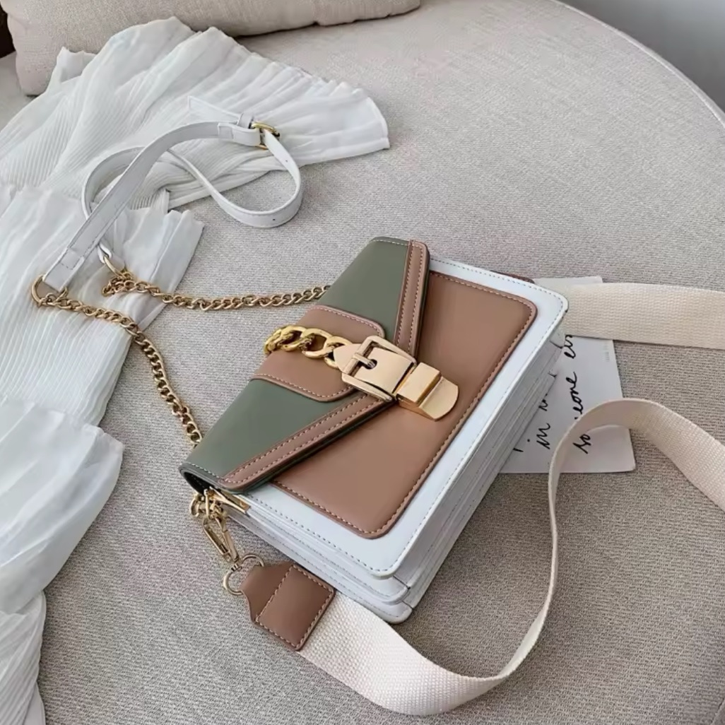 Trendy Green Shoulder Bag Luxury Design With Gold Chain Nwt Hot Item